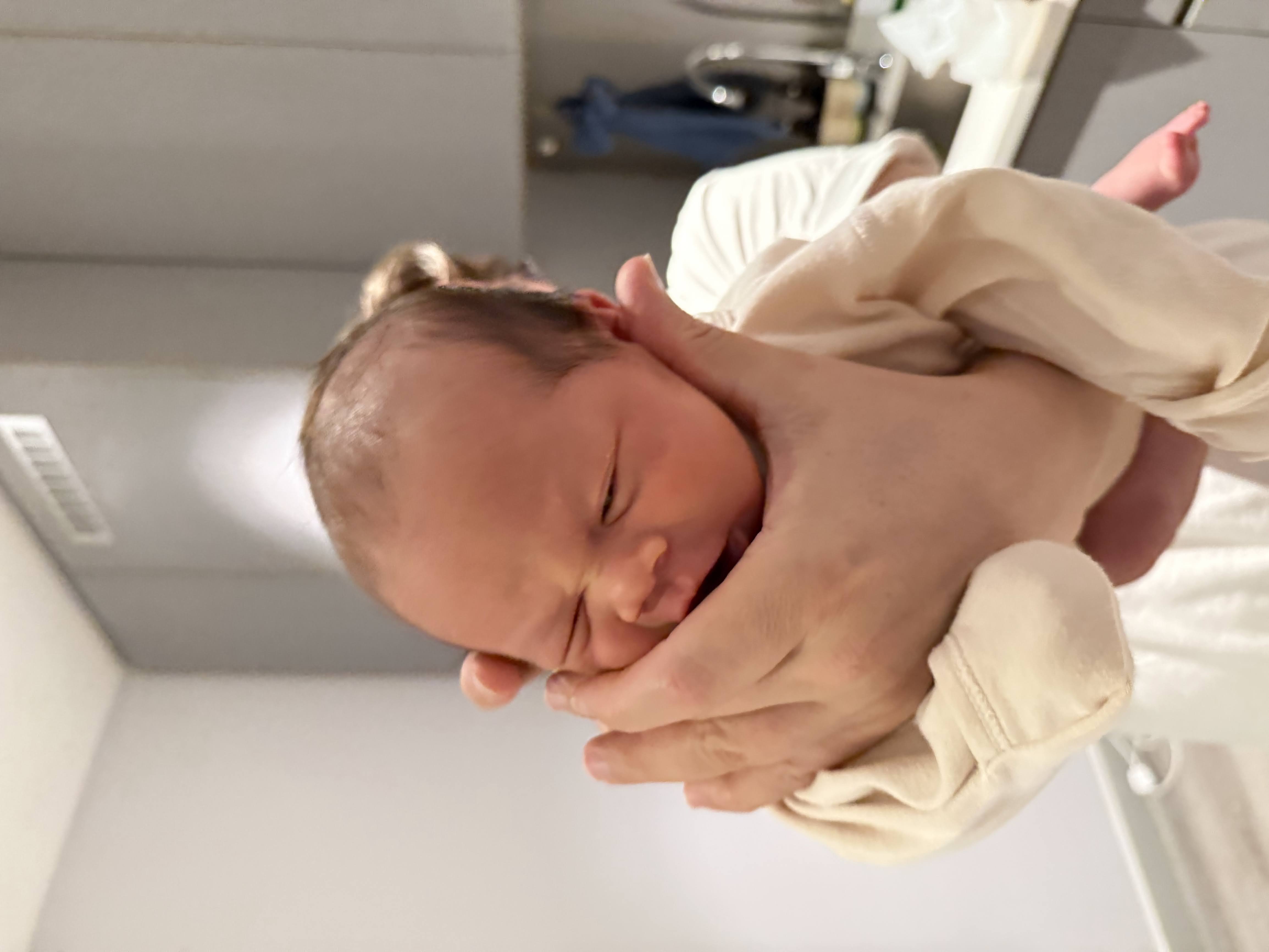 That's how my dady blurping me like playing kungfu.